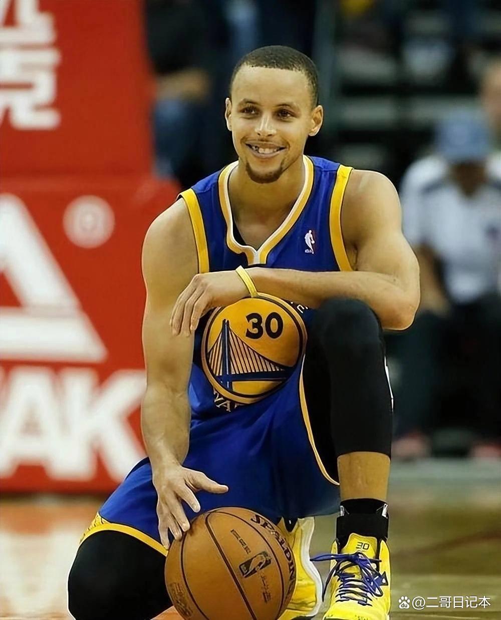 勇士队控卫在比赛中巧妙运筹,带领球队晋级 勇士队控卫在比赛中巧妙运筹,带领球队晋级